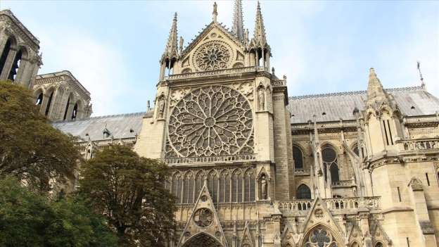 Nhà thờ Đức Bà Paris là công trình với tuổi thị tới 850 tuổi