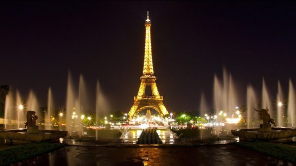 Tháp Eiffel ở đâu