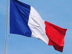Quốc kỳ nước Pháp là biểu tượng quốc gia đầy tự hào. Với ba sọc bằng màu xanh, trắng, đỏ, quốc kỳ nước Pháp hiện hữu trên rất nhiều sản phẩm sang trọng và đẳng cấp. Xem những hình ảnh liên quan đến quốc kỳ này sẽ giúp chúng ta thêm yêu mến, cảm nhận tình yêu quê hương của người Pháp.