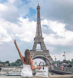 Paris thu hút rất nhiều khách du lịch trên thế giới